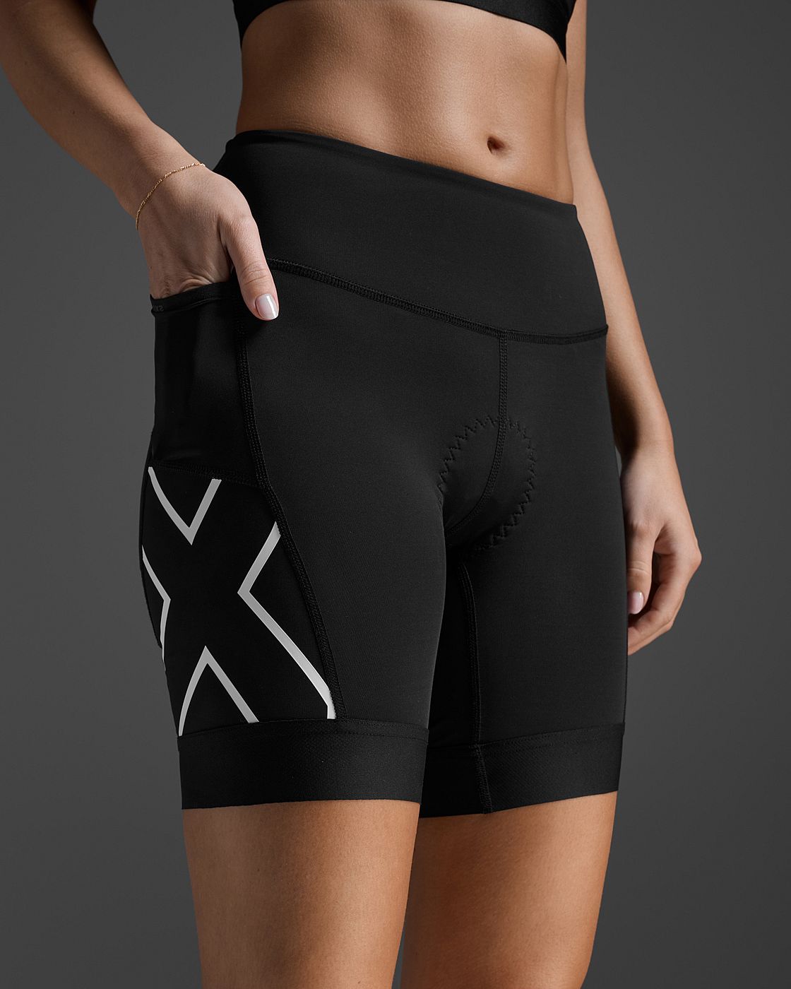 112705-2XU-Core-Tri-6-Inch-Shorts-BlackWhite-Dames-afbeelding-4