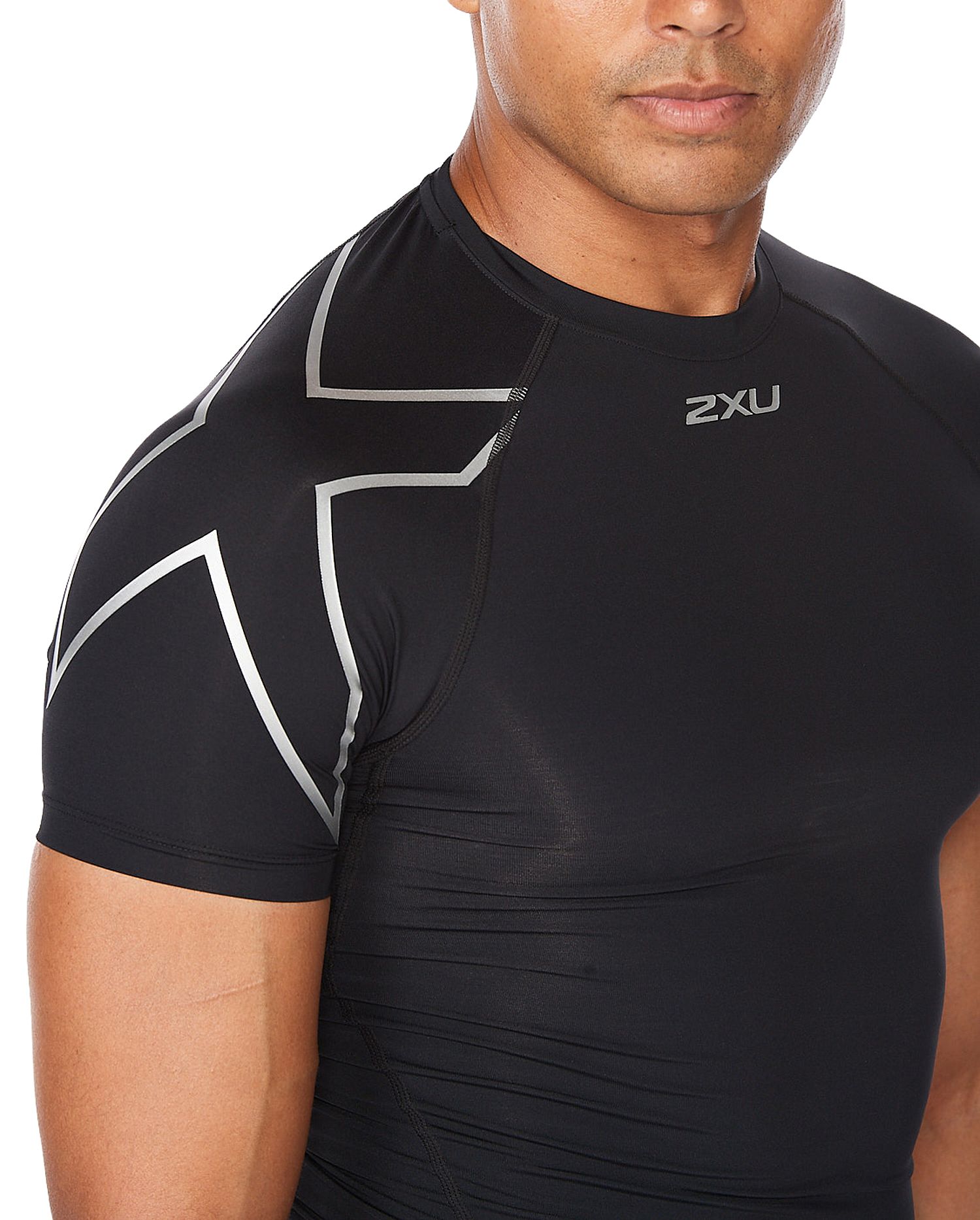 141810-2XU-Core-Compression-hardloopshirt-korte-mouw-BlackSilver-heren-afbeelding-10