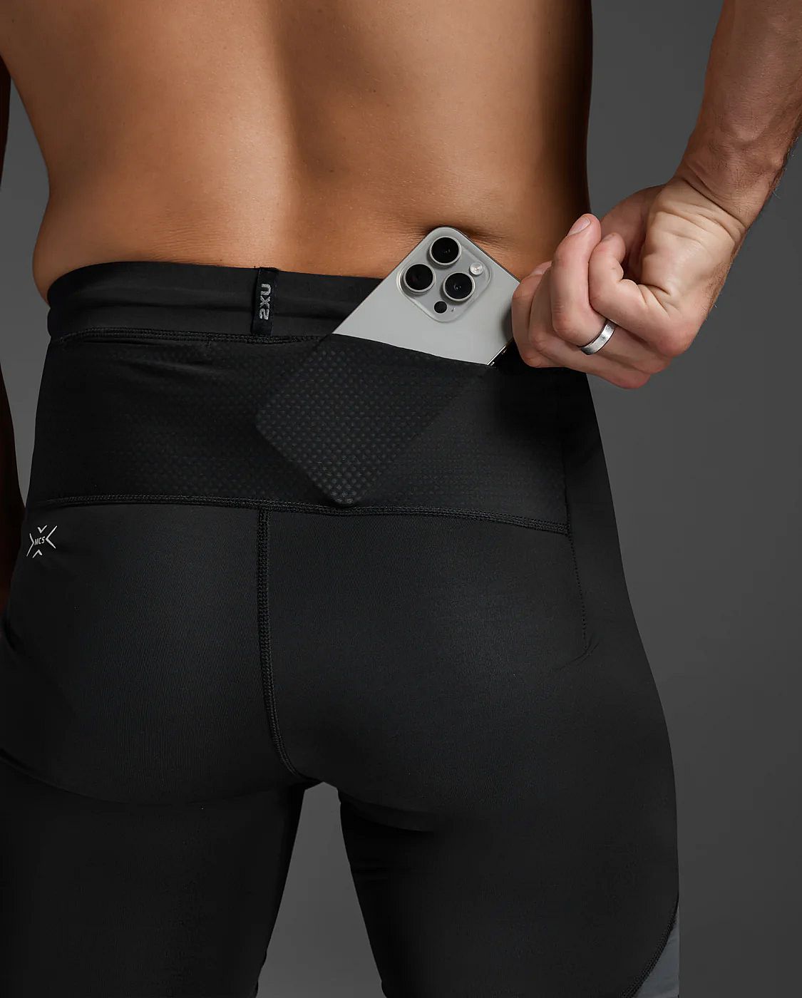 113551-2XU-Light-Speed-React-Compression-Shorts-BlackWhite-Reflective-Heren-afbeelding-5