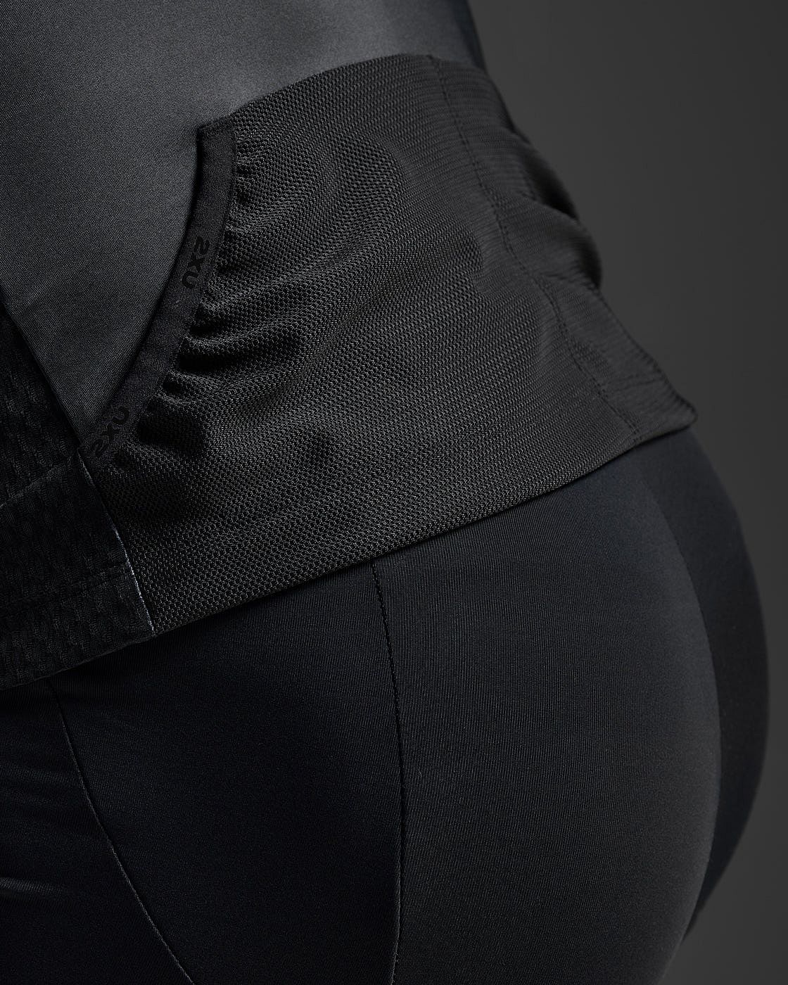 113338-2XU-Aero-Hex-Tri-top-korte-mouw-BlackWhite-Heren-afbeelding-6