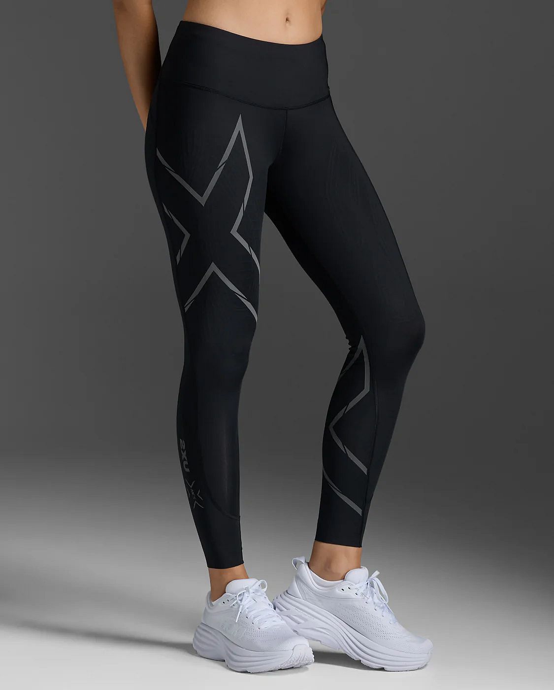 113285-2XU-Light-Speed-Mid-Rise-Compression-hardloopbroek-Zwart-Reflecterend-Dames-afbeelding-3