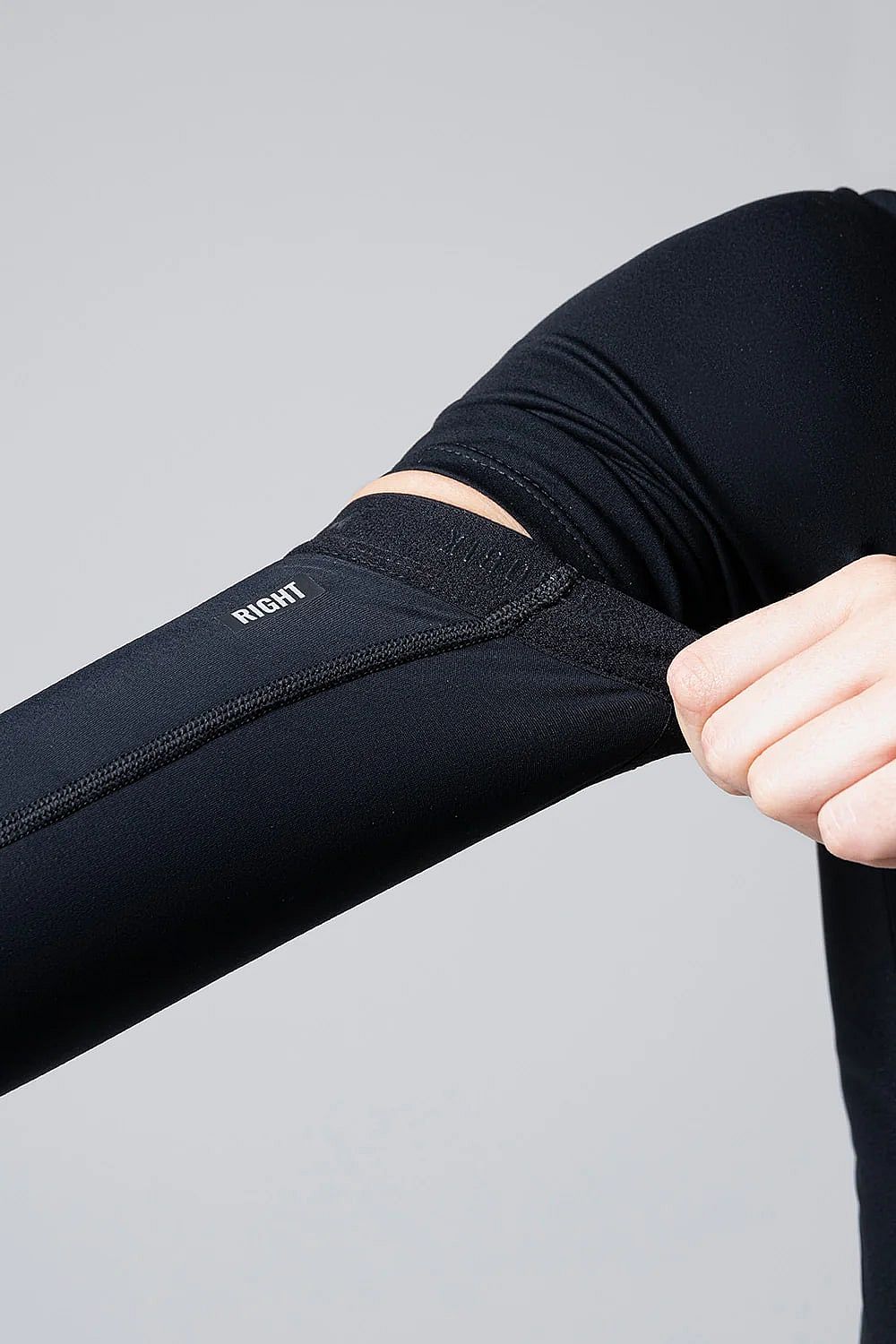 115636-Gobik-Haru-2.0-armwarmers-unisex-zwart-afbeelding-4