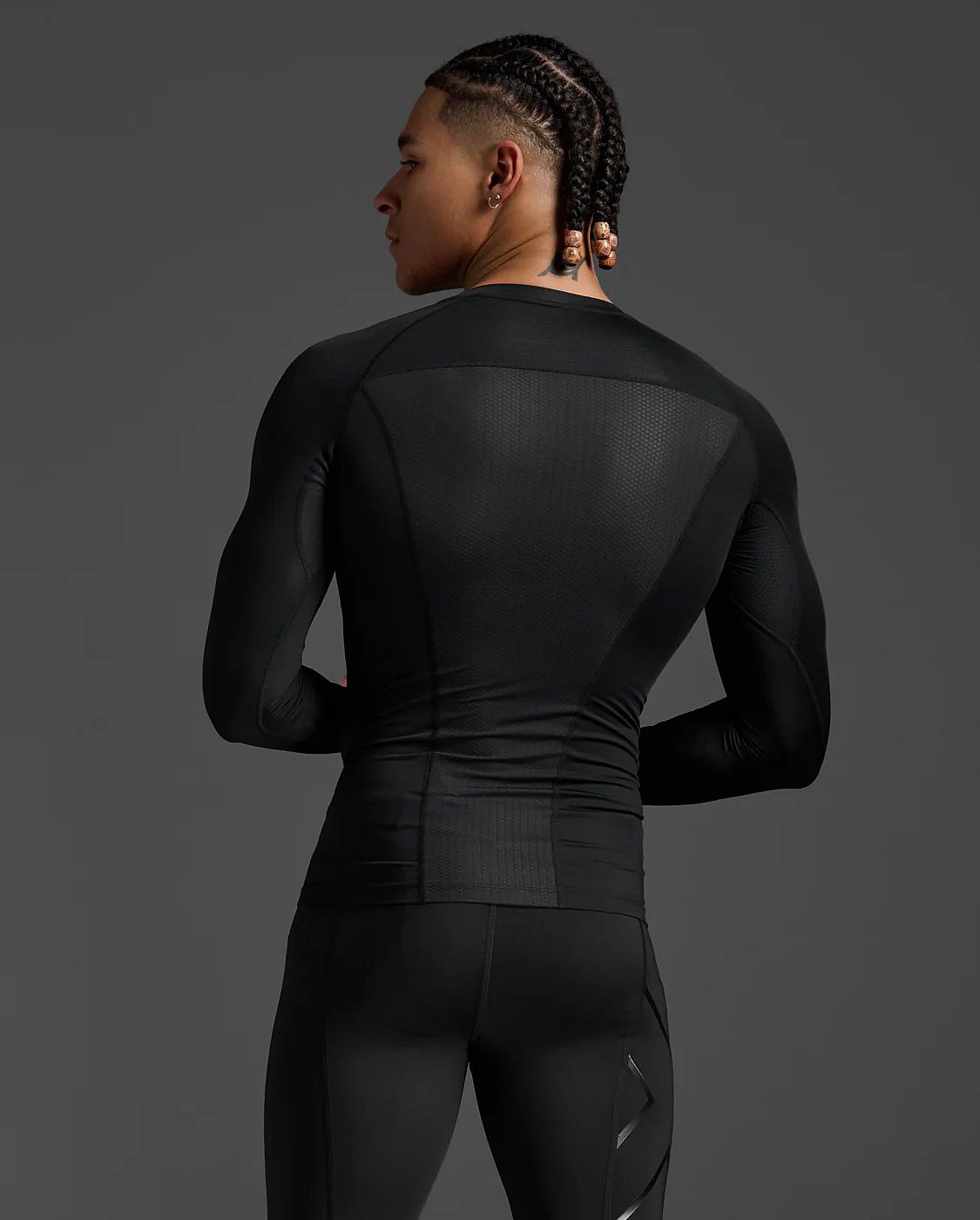 113415-2XU-Core-Compression-hardloopshirt-lange-mouw-BlackNo-Logo-Heren-afbeelding-4