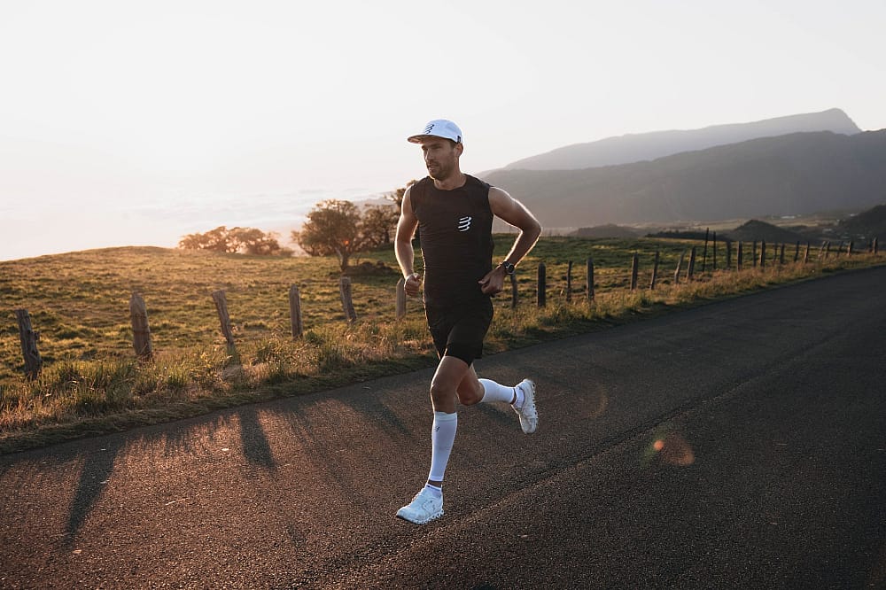 116025-Compressport-R2-Oxygen-wit-afbeelding-4