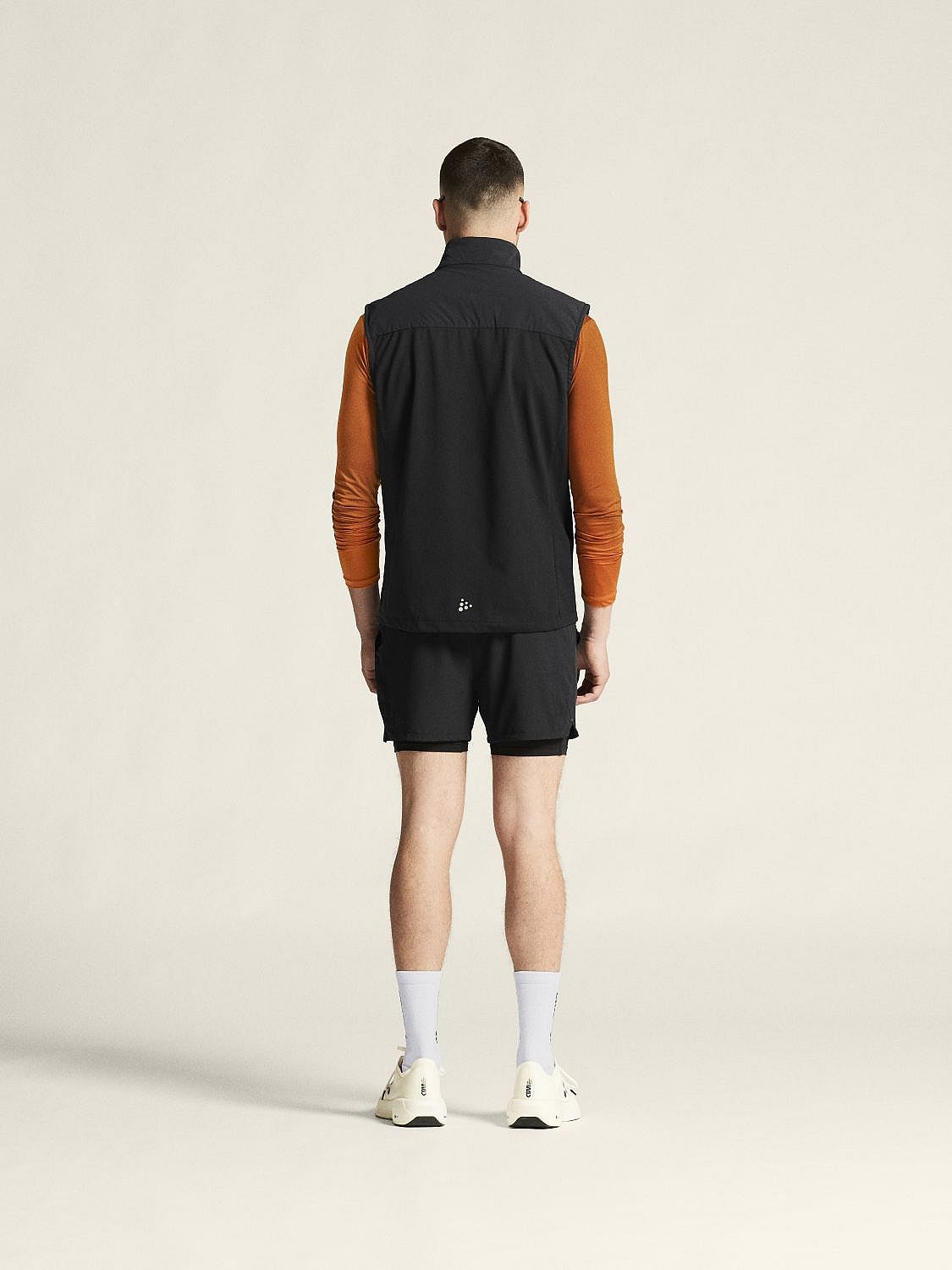 120219-Craft-ADV-Essence-Warm-2-hardloopvest-mouwloos-zwart-heren-afbeelding-4