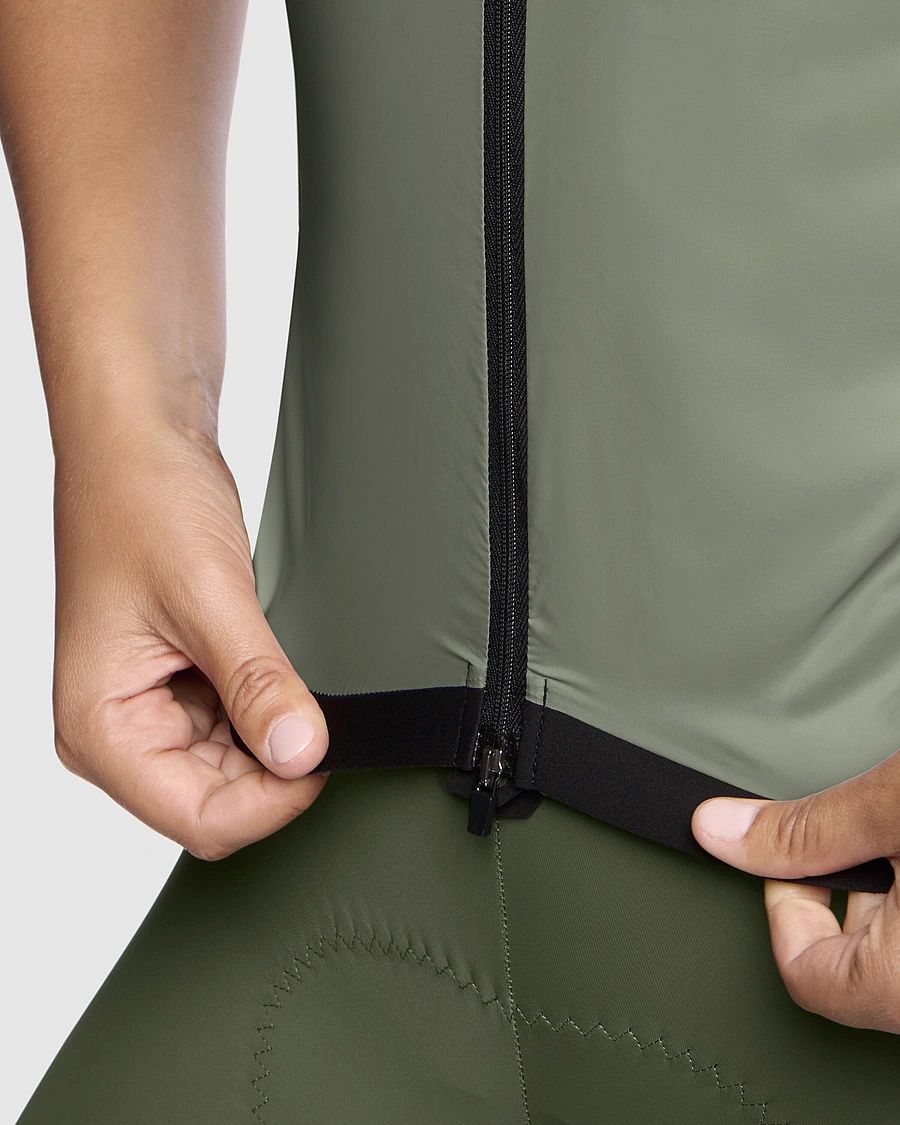 141710-Assos-UMA-GT-S11-wind-fietsvest-Edge-Green-dames-afbeelding-7