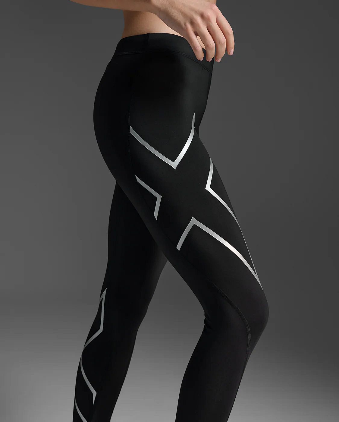 113085-2XU-Core-Compression-hardloopsbroek-BlackSilver-Dames-afbeelding-4