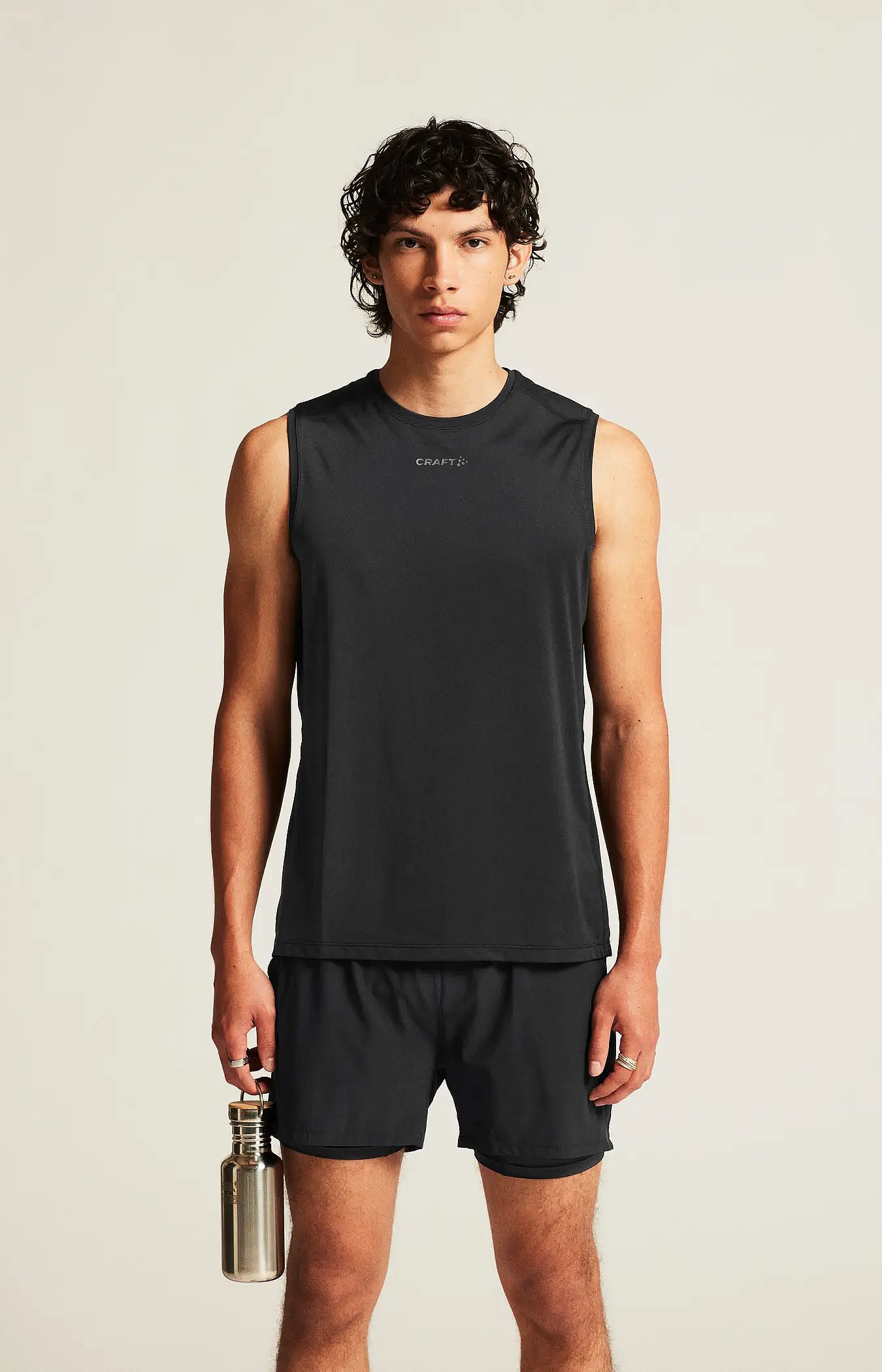 115348-Craft-ADV-Essence-2-hardloopshirt-mouwloos-zwart-heren-afbeelding-2