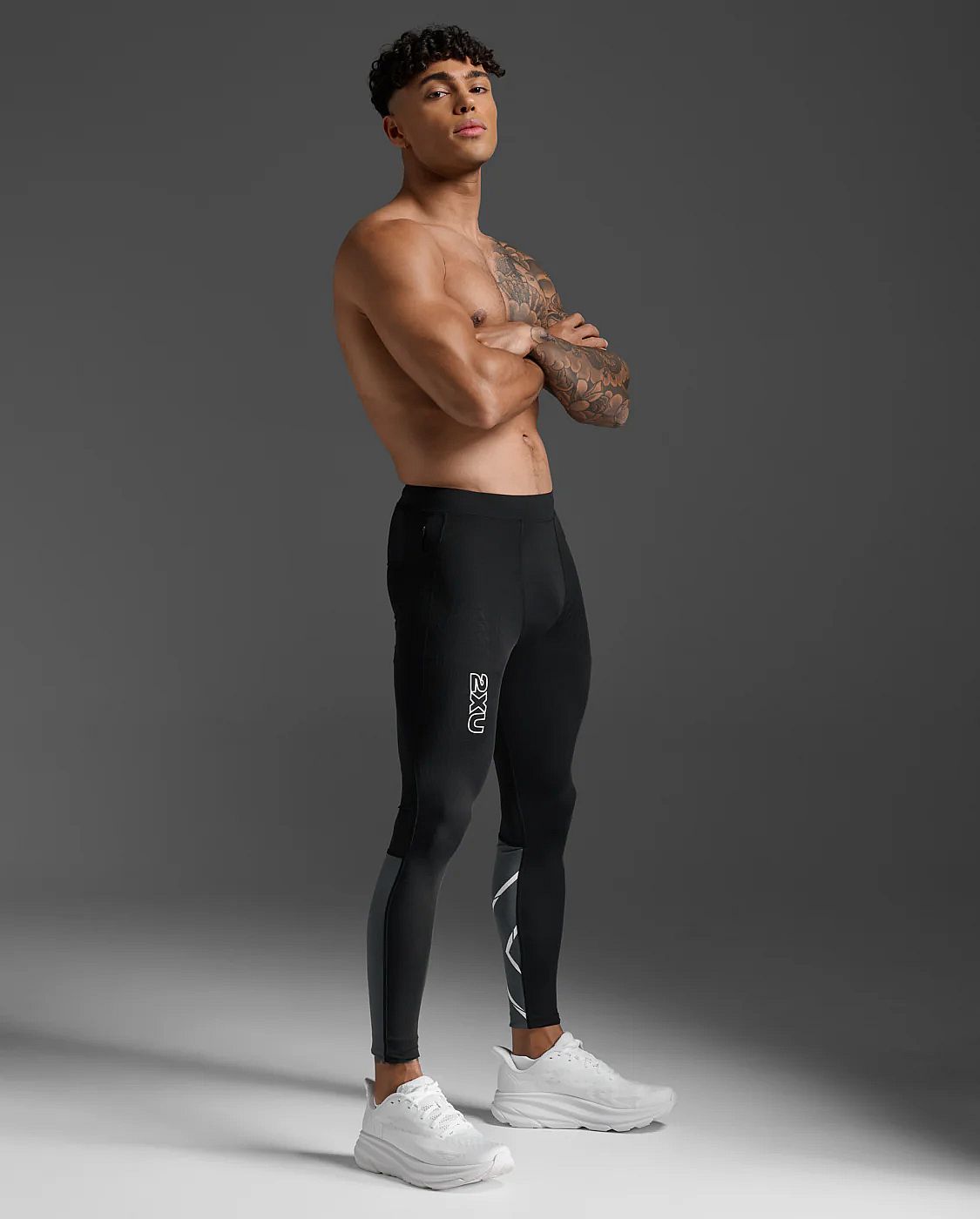 113539-2XU-Light-Speed-React-Compression-hardloopbroek-BlackWhite-Reflective-Heren-afbeelding-2