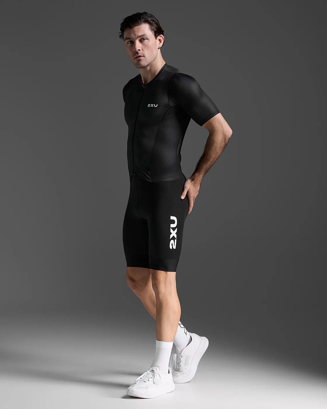 113323-2XU-Aero-Hex-Trisuit-korte-mouw-BlackWhite-Heren-afbeelding-2