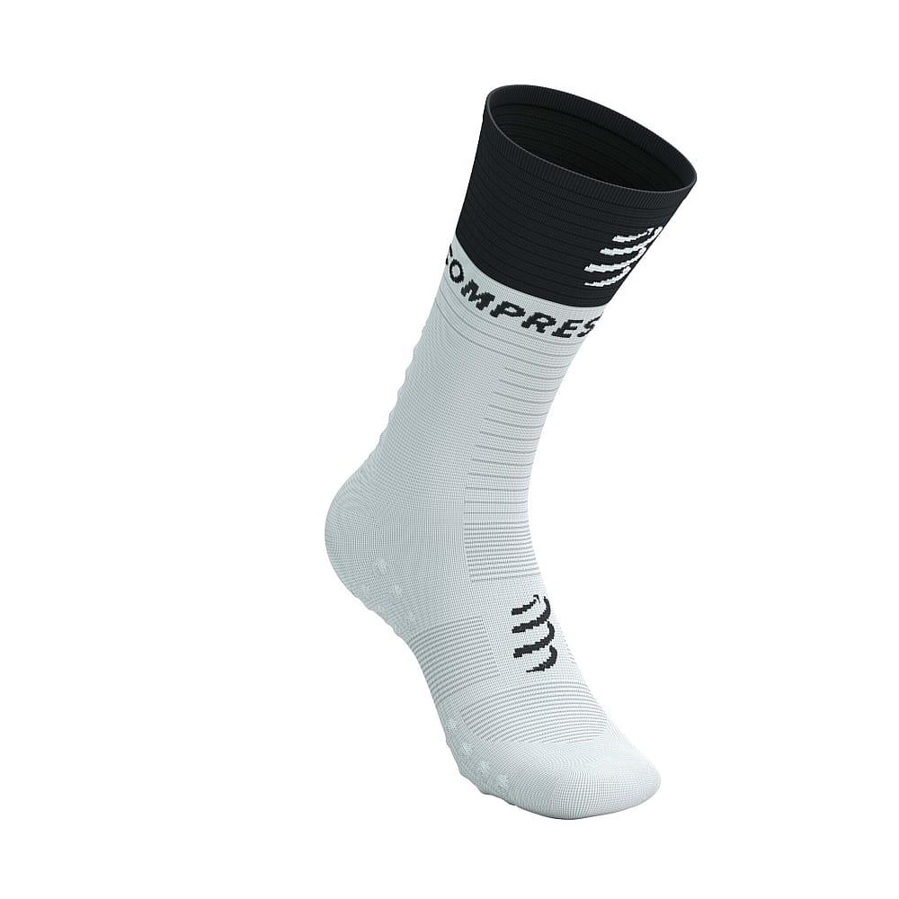 116059-Compressport-Mid-compression-socks-v2.0-witzwart-afbeelding-3