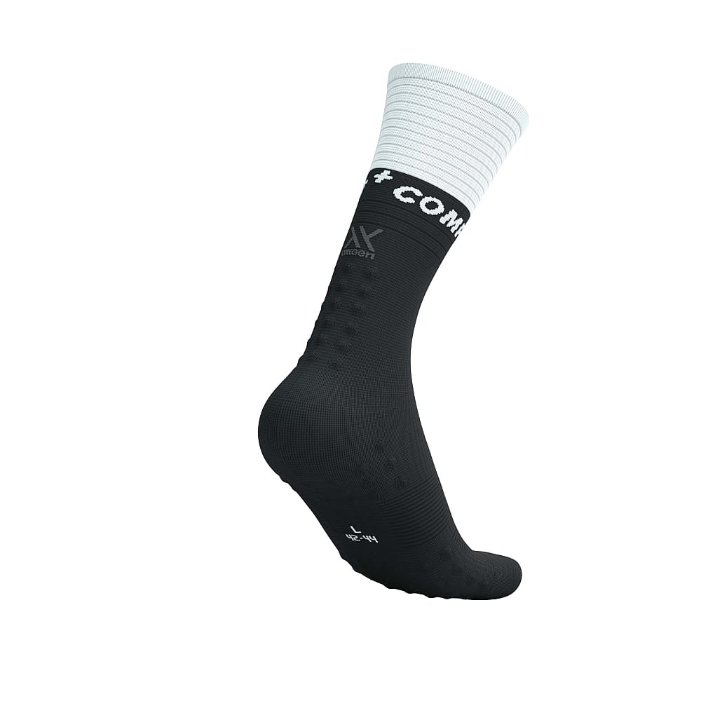 116054-Compressport-Mid-compression-socks-v2.0-zwartwit-afbeelding-5