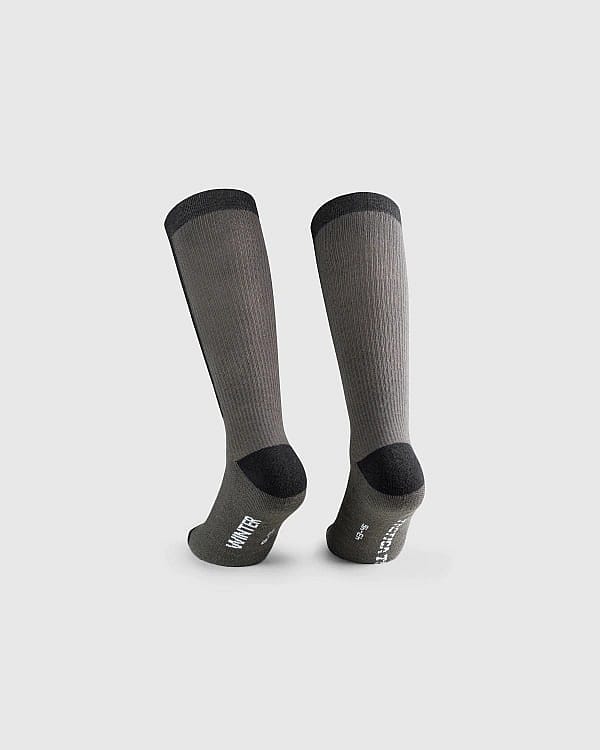118851-Assos-tactica-winter-P1-fietssokken-zwart-unisex-afbeelding-2