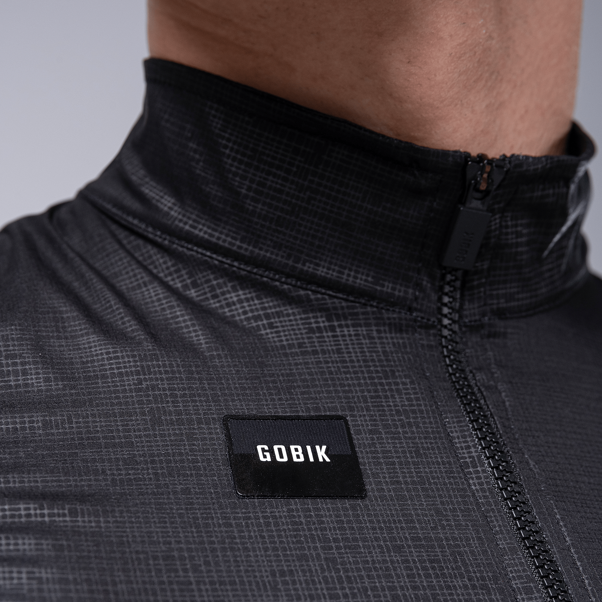 141593-Gobik-fietsvest-plus-2.0-blackcurrant-heren-afbeelding-4