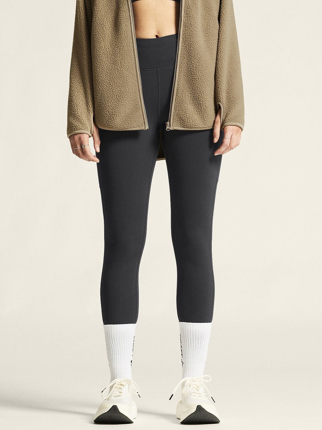 121190-Craft-ADV-Essence-Warm-3-hardloopbroek-lang-zwart-dames-afbeelding-5