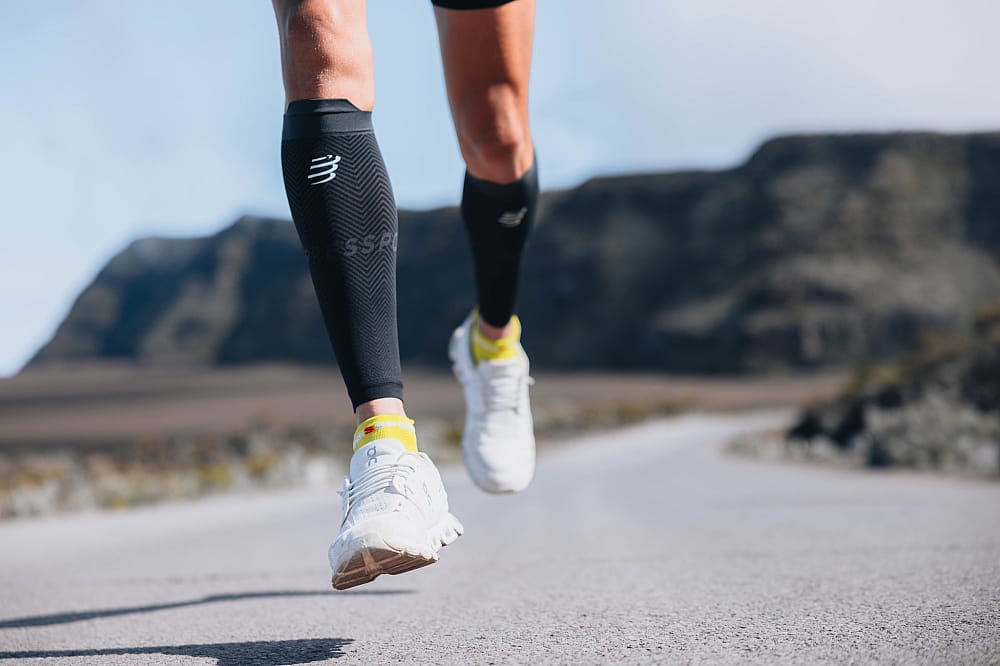 115773-Compressport-R2-Oxygen-zwartgrijs-afbeelding-5