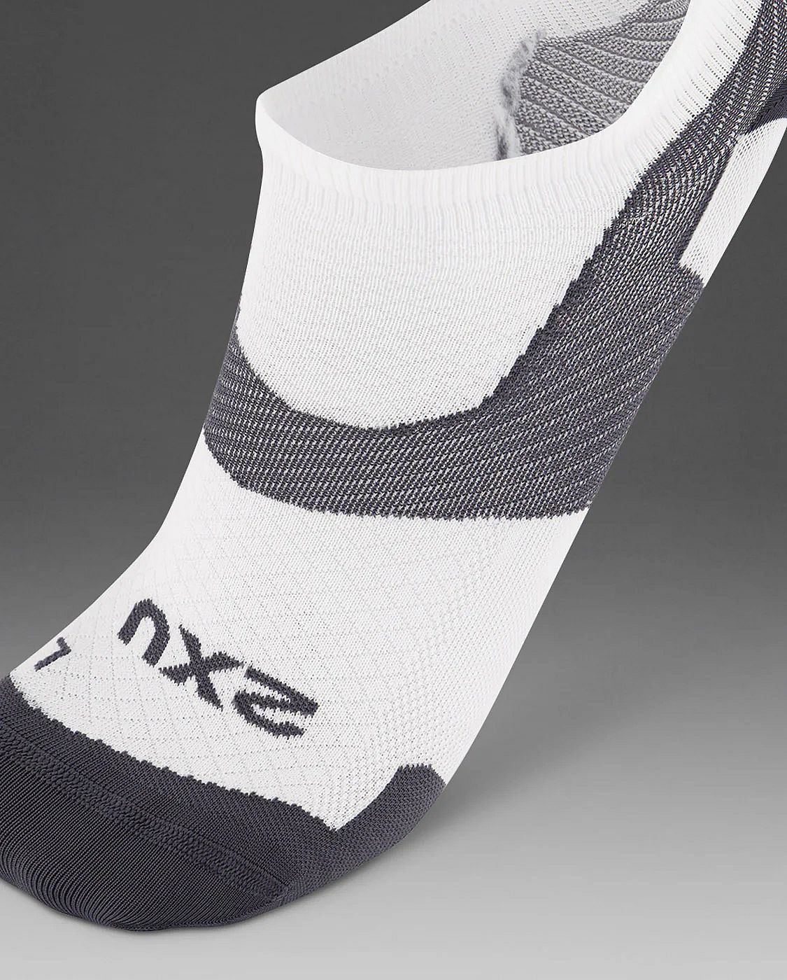 113716-2XU-Vectr-Ultralight-No-Show-hardloopsokken-WhiteGrey-unisex-afbeelding-3