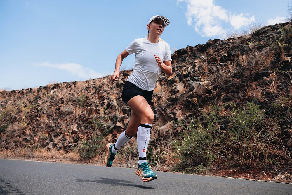 115786-Compressport-R2-3.0-witzwart-afbeelding-6