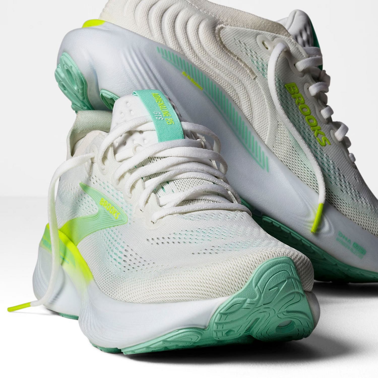122051-Brooks-Adrenaline-GTS-25-hardloopschoenen-WhiteNightlifeYuccae-dames-afbeelding-3
