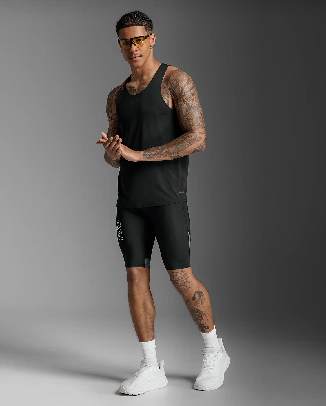 113517-2XU-Light-Speed-Tech-hardloopsinglet-Zwart-Reflecterend-Heren-afbeelding-2