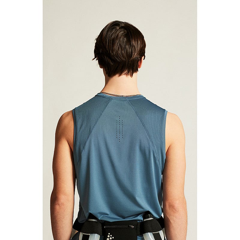 120132-Craft-ADV-Essence-2-hardloopshirt-mouwloos-blauw-heren-afbeelding-7