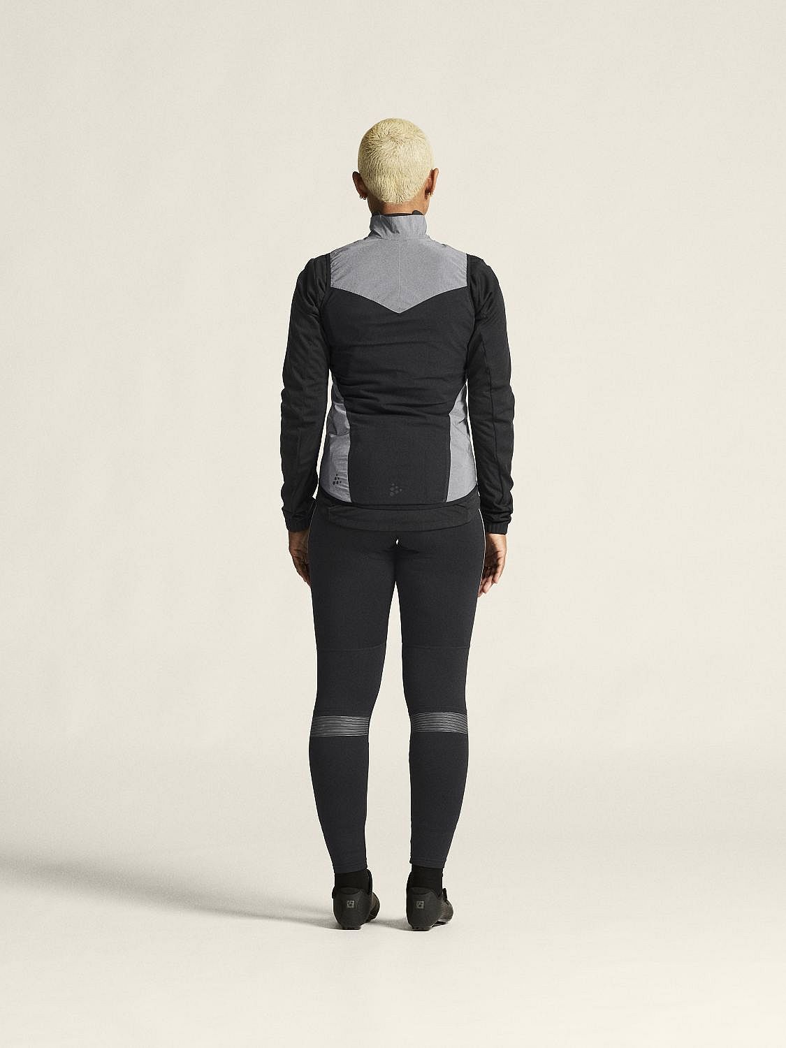 119914-Craft-Advanced-Essence-Lumen-Wind-fietsvest-mouwloos-grijs-dames-afbeelding-4