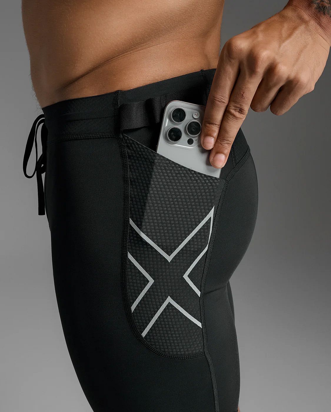 113653-2XU-Aero-Mesh-Compression-Shorts-BlackSilver-Reflective-Heren-afbeelding-5