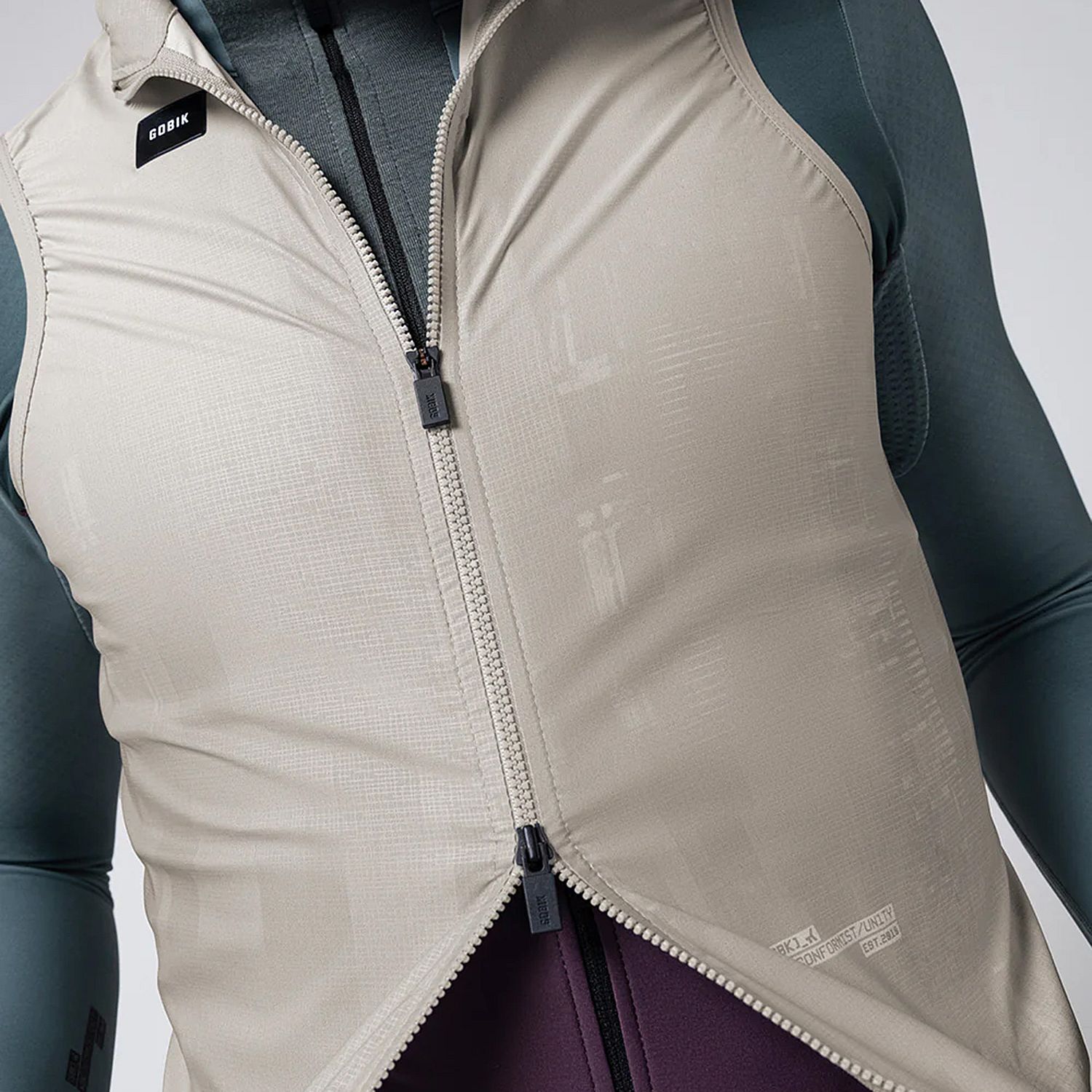 105935-Gobik-Plus-2.0-Moonstruck-fietsvest-heren-afbeelding-5