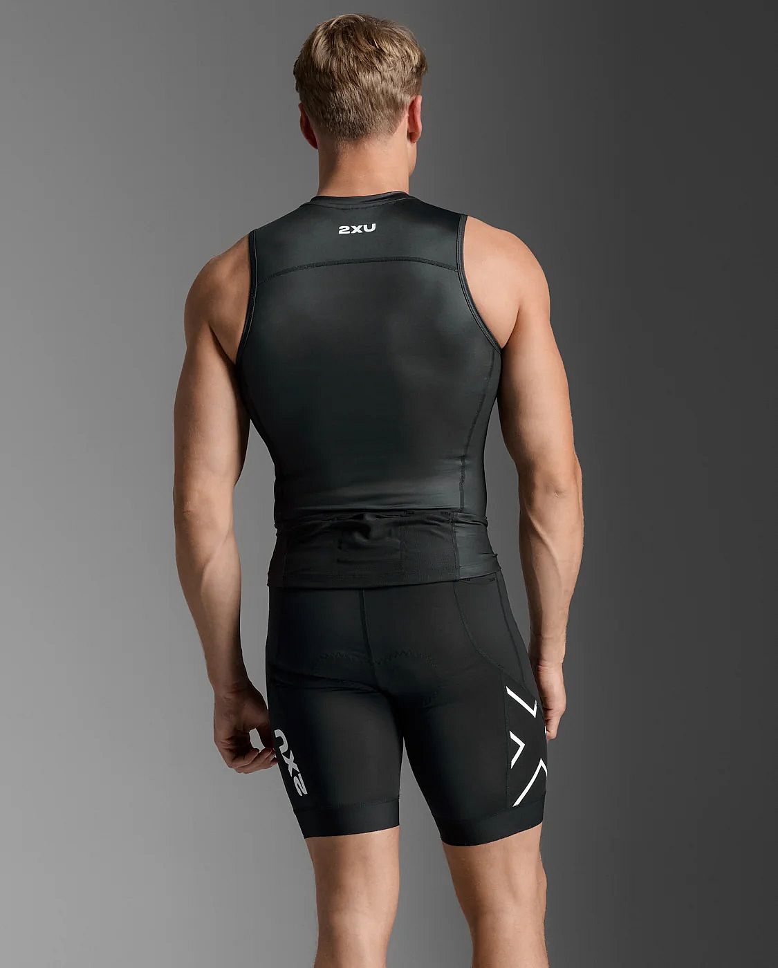 113369-2XU-Core-Tri-Tank-mouwloos-BlackWhite-Heren-afbeelding-3