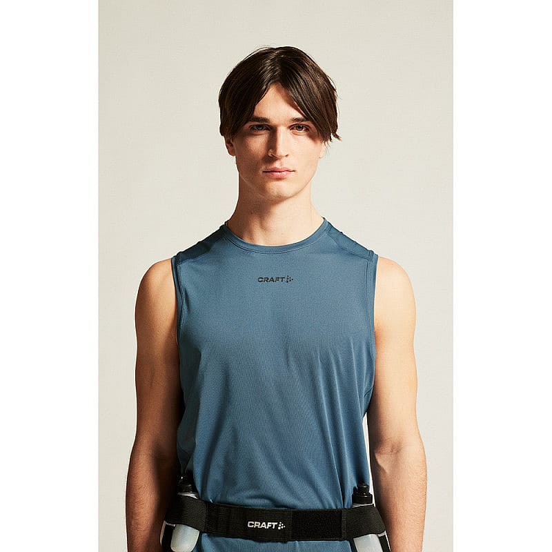 120131-Craft-ADV-Essence-2-hardloopshirt-mouwloos-blauw-heren-afbeelding-6