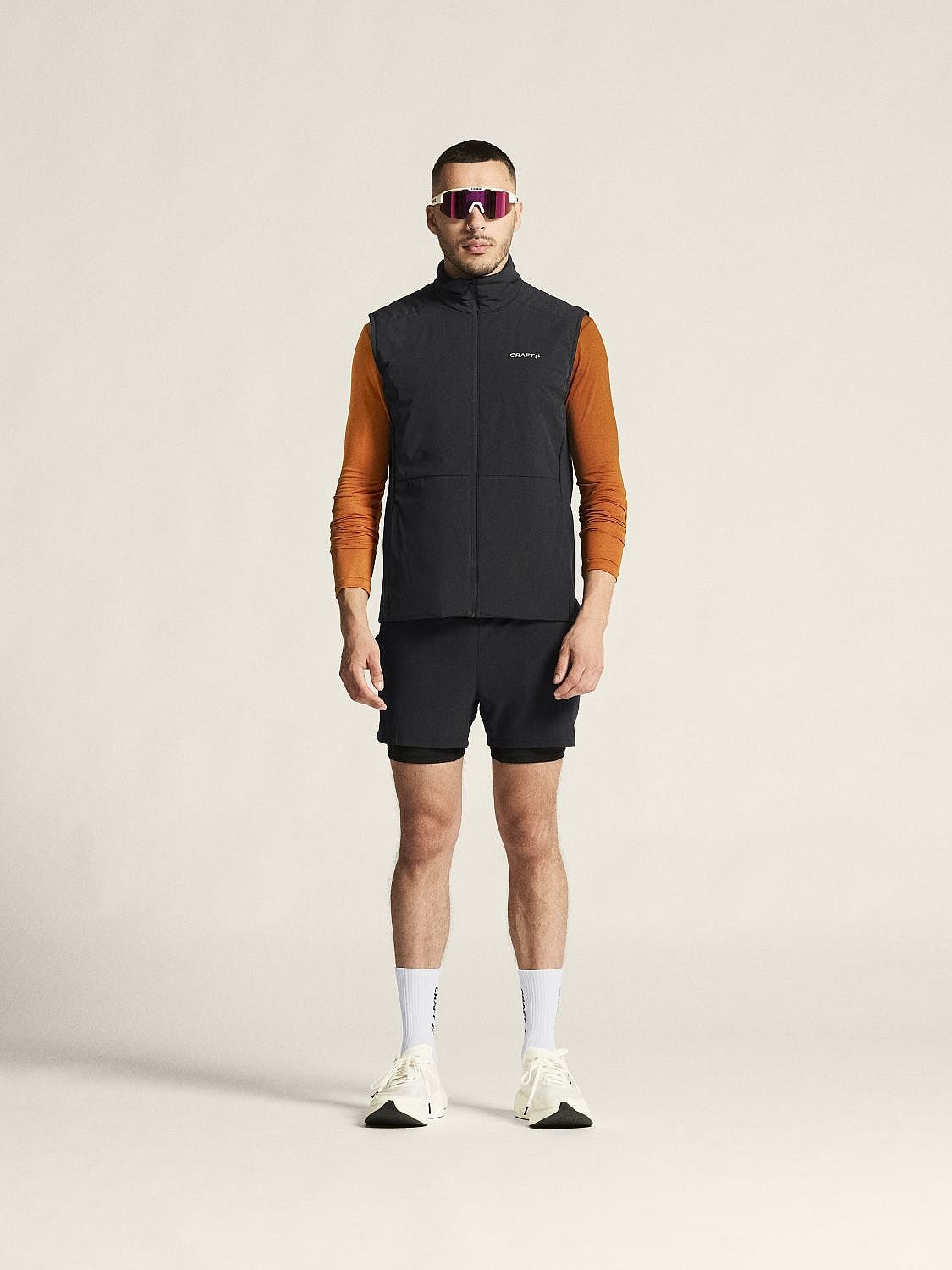 120219-Craft-ADV-Essence-Warm-2-hardloopvest-mouwloos-zwart-heren-afbeelding-2