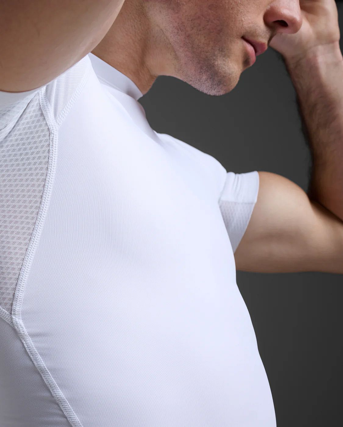 113444-2XU-Core-Compression-hardloopshirt-korte-mouw-WhiteNo-Logo-Heren-afbeelding-3