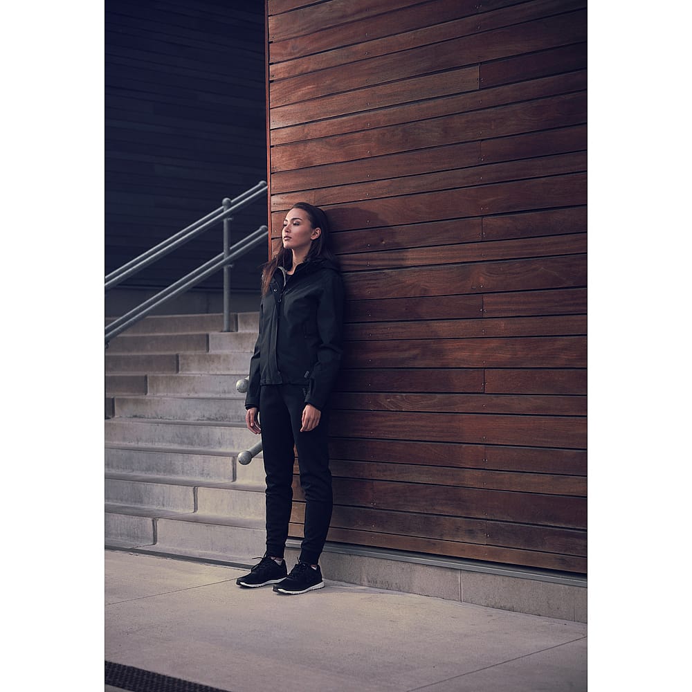 93086-Craft-Mountain-winterjas-zwart-dames-afbeelding-2