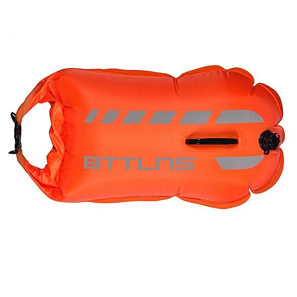 63373-BTTLNS-Tethys-1.0-safeswimmer-zwemboei-35-liter-oranje-afbeelding-5