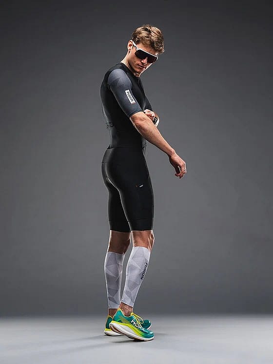 115689-Fusion-TEMPO-TWO-trisuit-korte-mouw-all-black-unisex-afbeelding-2