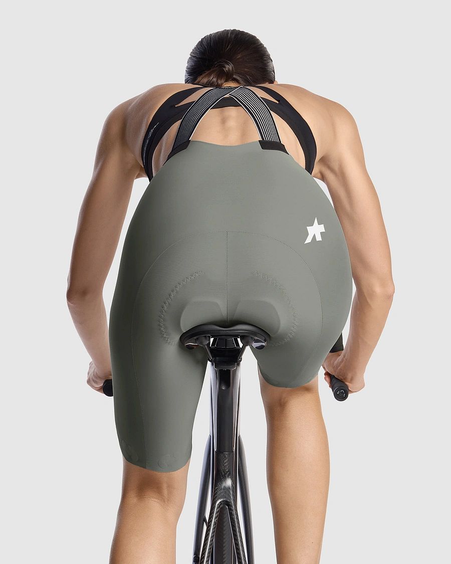 112520-Assos-Dyora-R-bibshort-S11-edge-green-dames-afbeelding-5