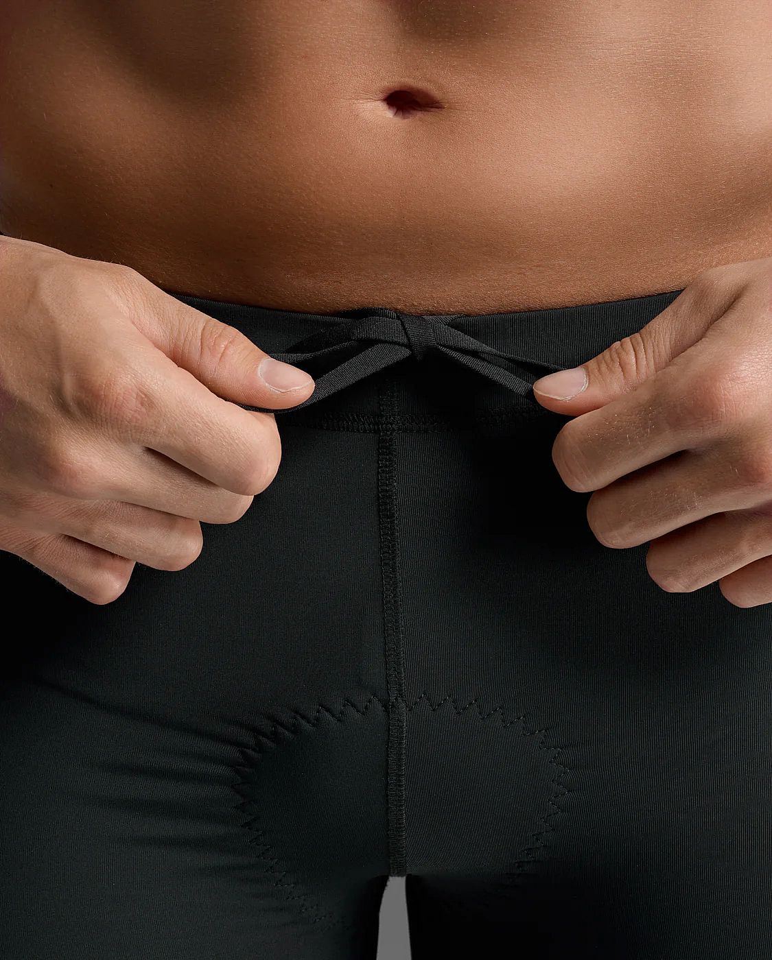 113384-2XU-Core-Tri-8-Inch-Shorts-BlackWhite-Heren-afbeelding-4