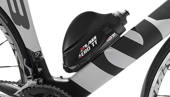 37053-XLAB-Aero-TT-frame-bidonhouder--bidon-zwart-afbeelding-2