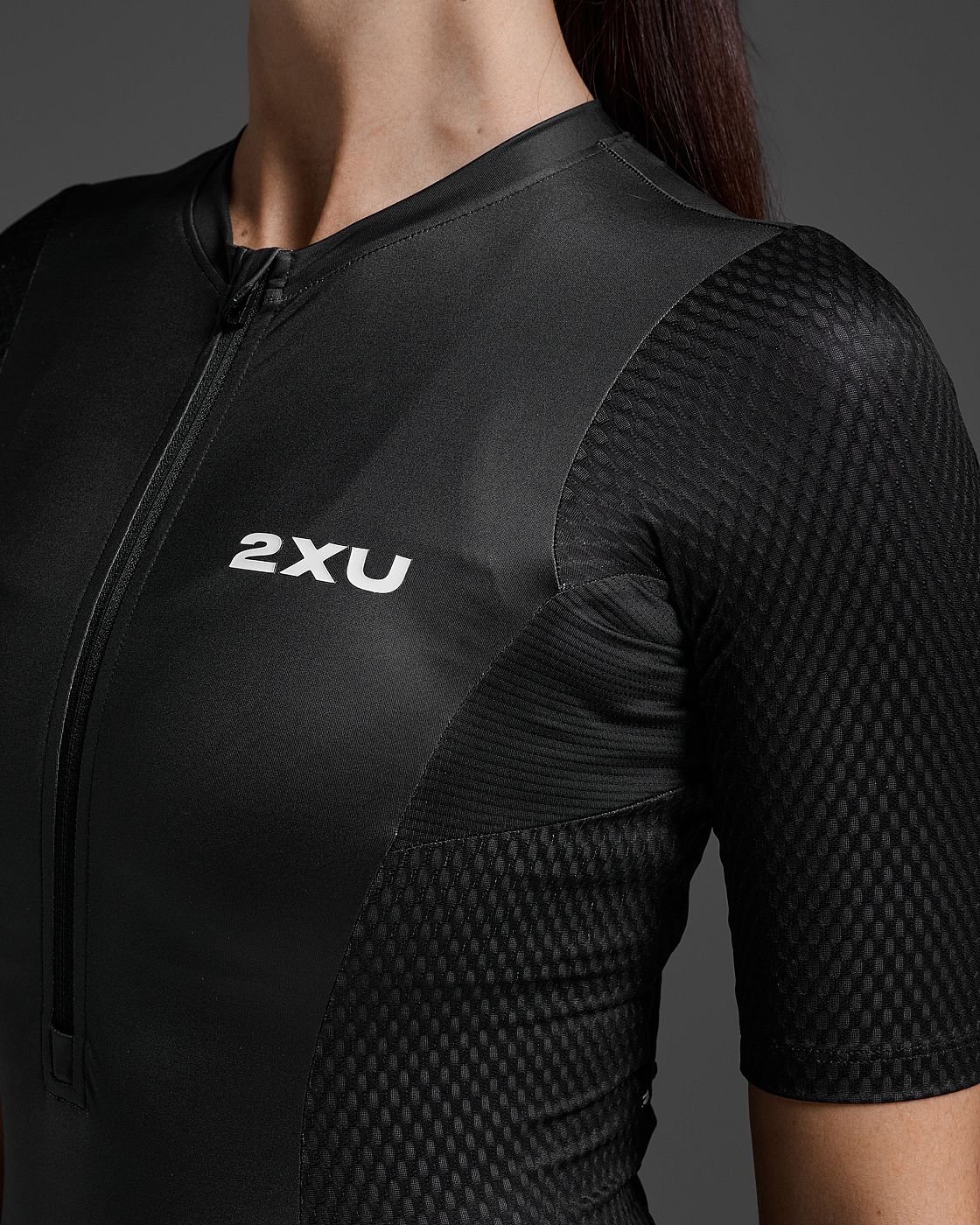 112505-2XU-Trisuit-Aero-Hex-korte-mouw-BlackWhite-Dames-afbeelding-7