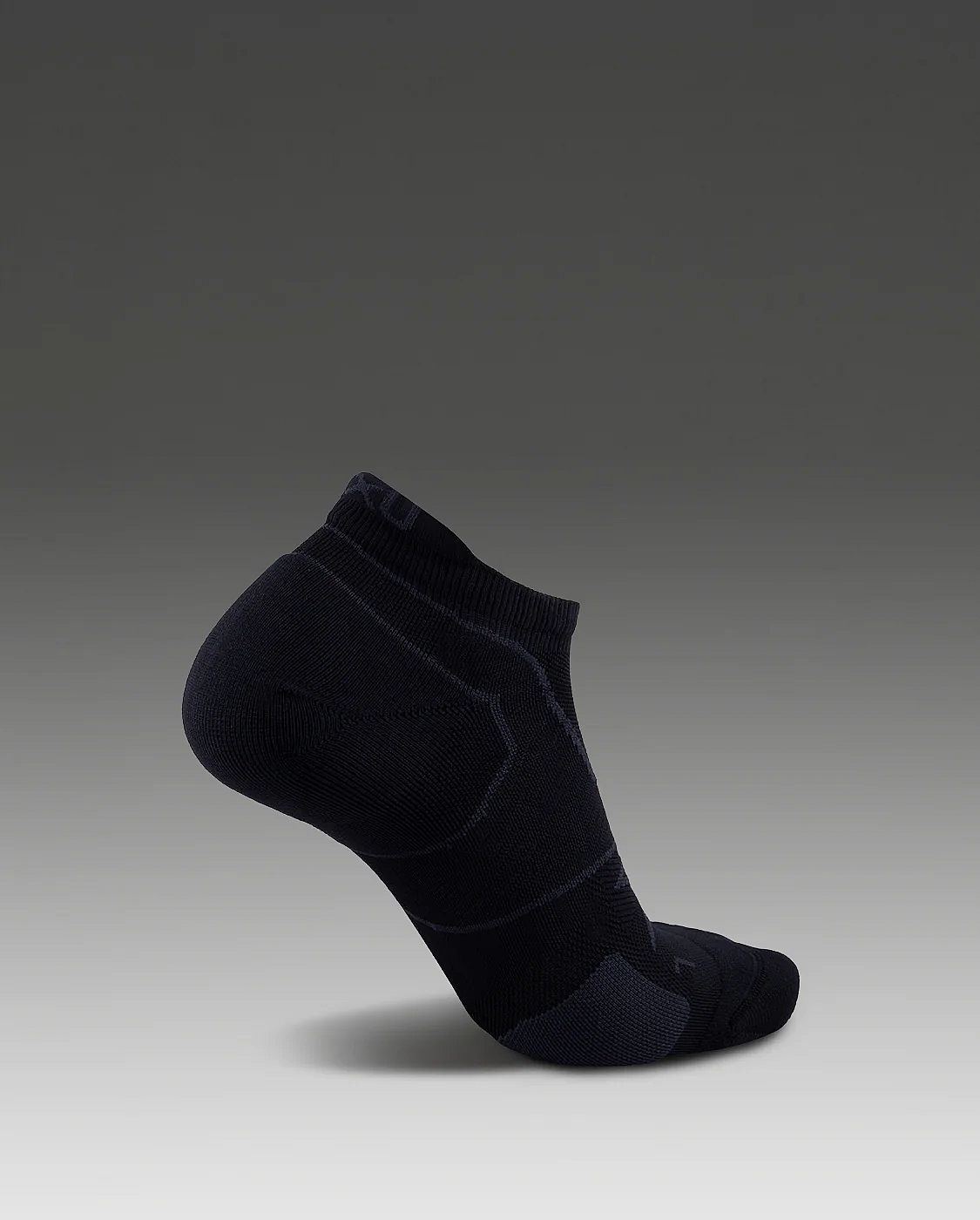 113819-2XU-Vectr-Cushion-No-Show-hardloopsokken-BlackTitanium-unisex-afbeelding-2