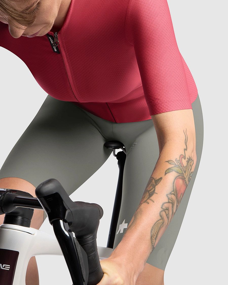 141274-Assos-Dyora-R-S11-fietsshirt-Deadly-Berry-dames-afbeelding-4