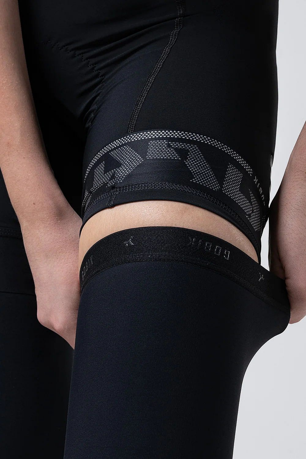 115641-Gobik-Haru-2.0-beenwarmers-zwart-unisex-afbeelding-5