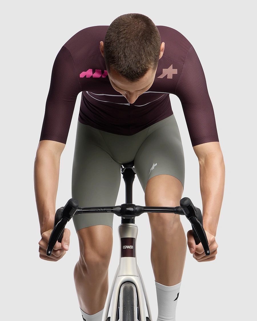 141220-Assos-Equipe-R-S11-fietsshirt-Panic-Red-heren-afbeelding-4