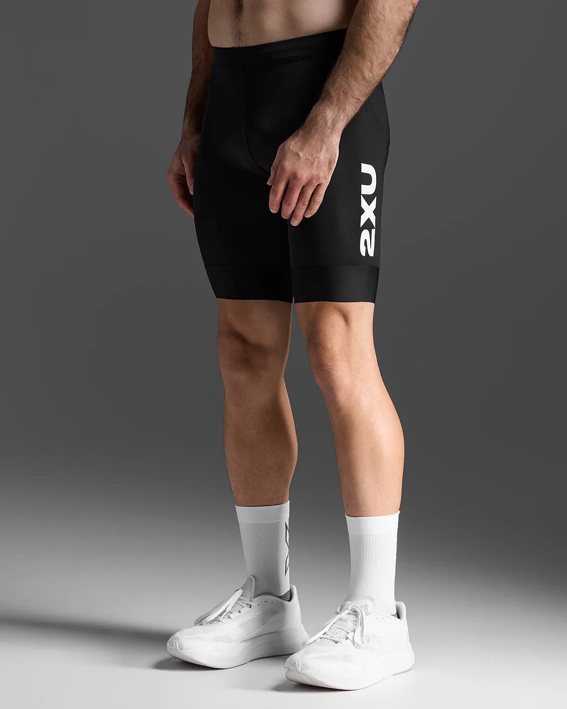 114737-2XU-Aero-9-inch-Tri-Shorts-BlackWhite-heren-afbeelding-3