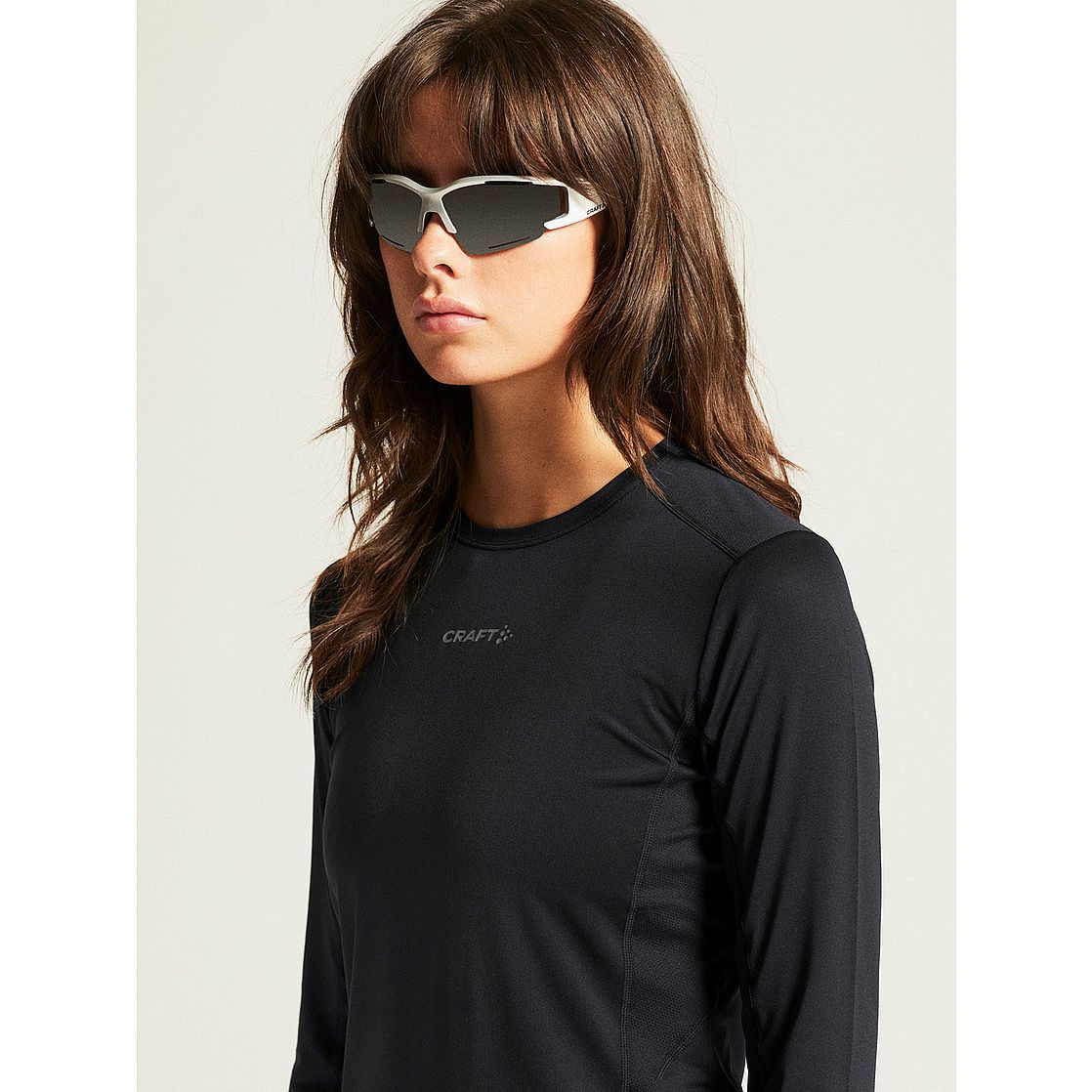 115206-Craft-ADV-Essence-2-hardloopshirt-lange-mouw-zwart-dames-afbeelding-4