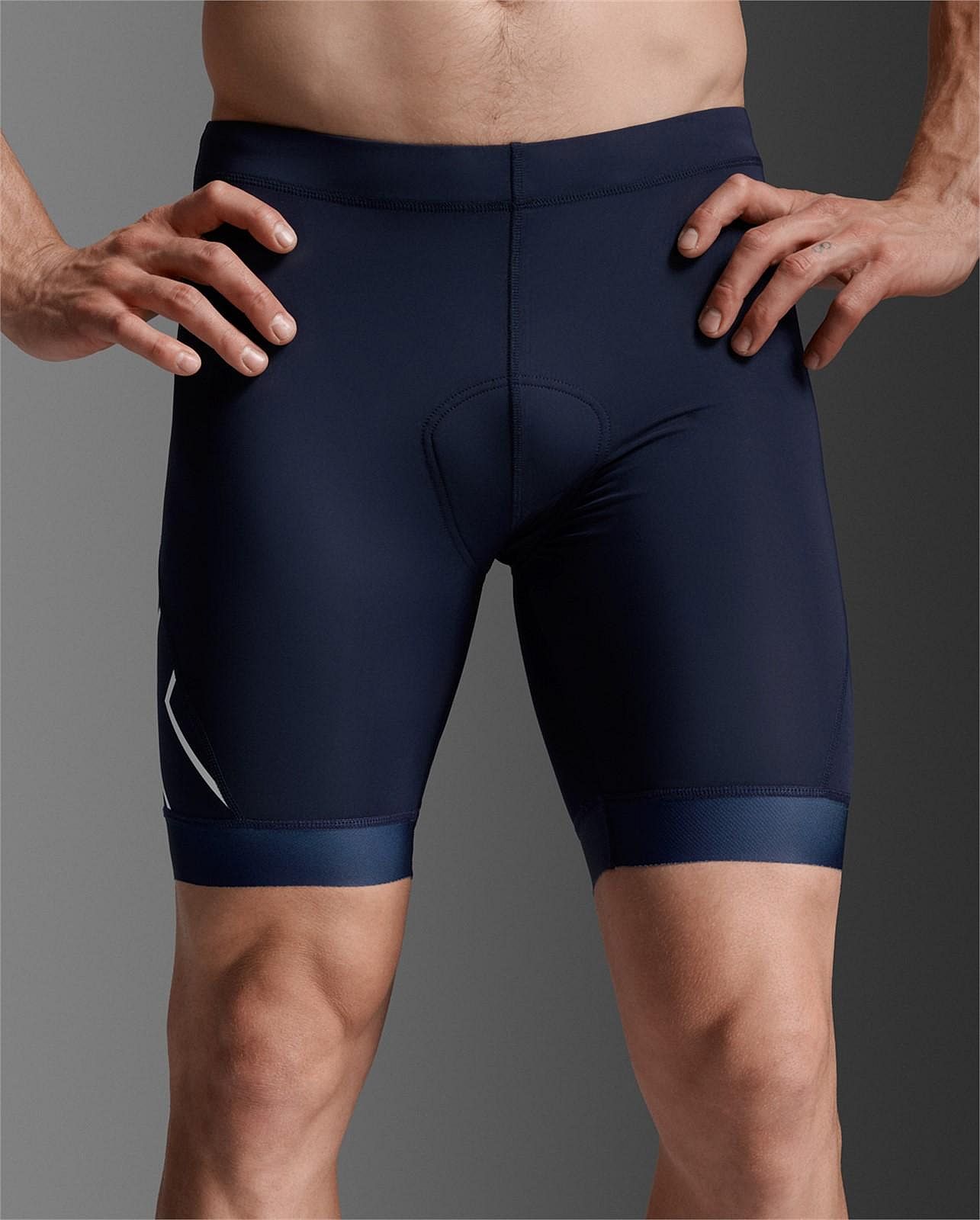 143267-2XU-Core-Tri-8-Inch-Shorts-midnightwhite-Heren-afbeelding-3