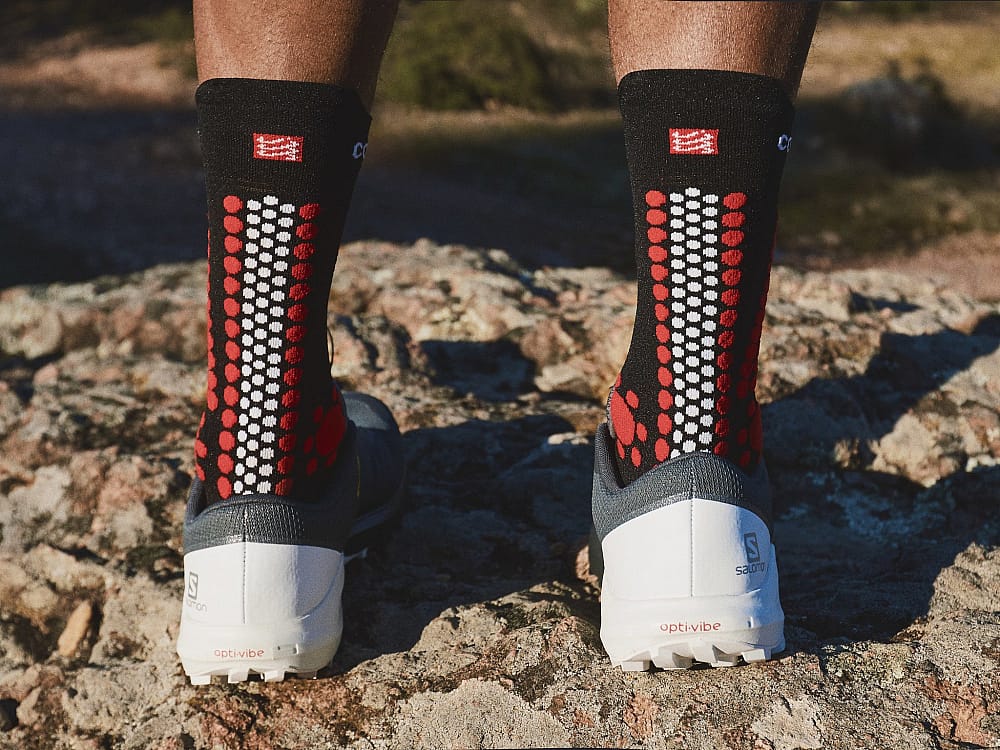 116048-Compressport-Pro-racing-v4.0-trail-hardloopsokken-zwartrood-afbeelding-5