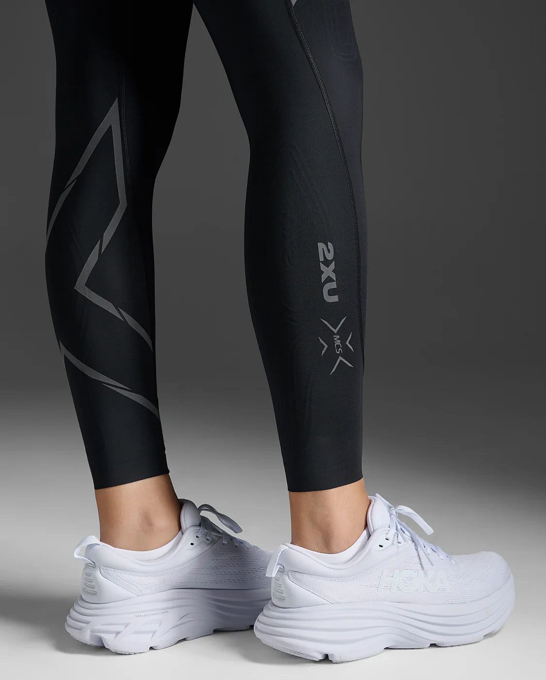 113288-2XU-Light-Speed-Mid-Rise-Compression-hardloopbroek-Zwart-Reflecterend-Dames-afbeelding-6