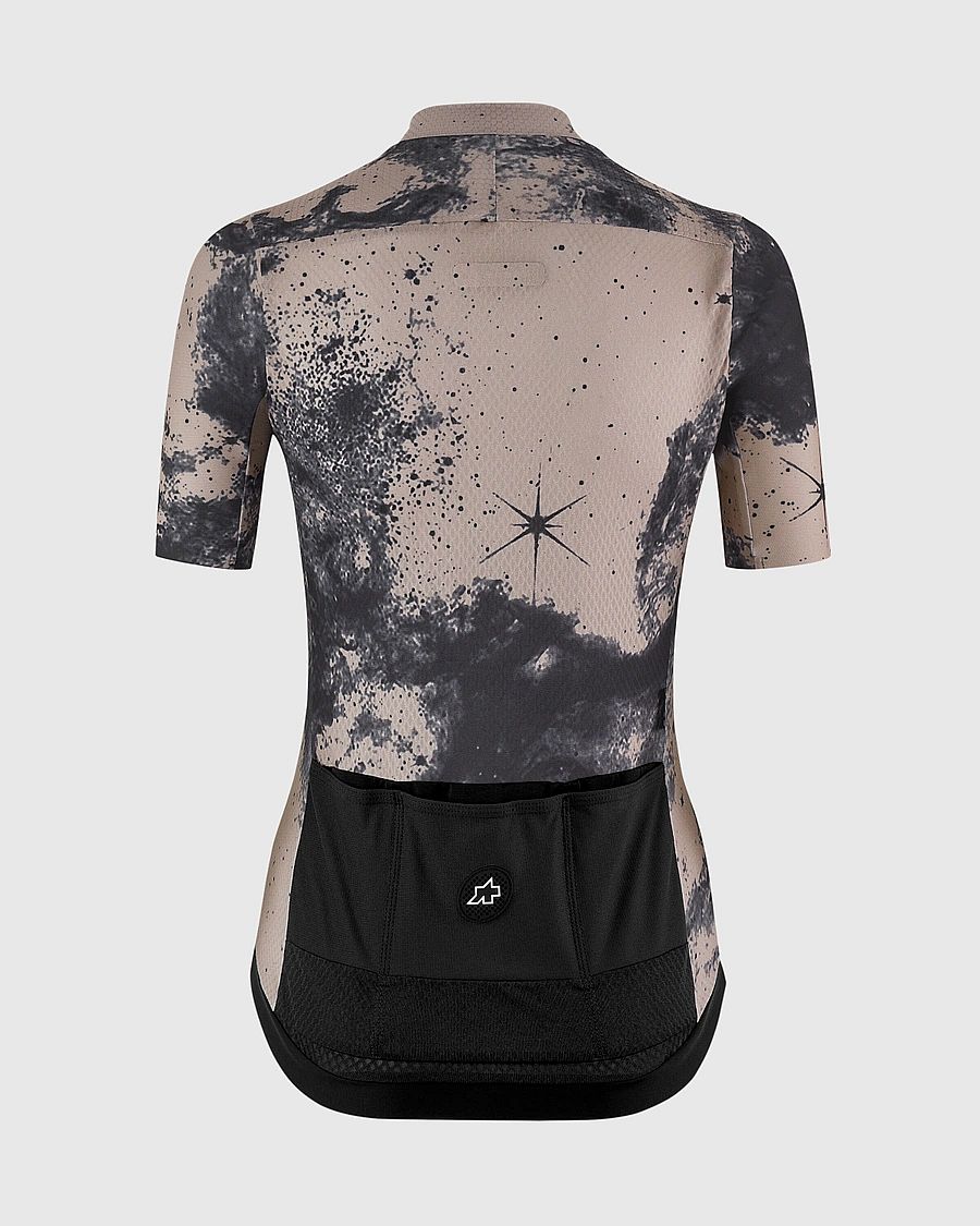 112809-Assos-UMA-GT-jersey-S11-space-trip-dune-sand-dames-afbeelding-4