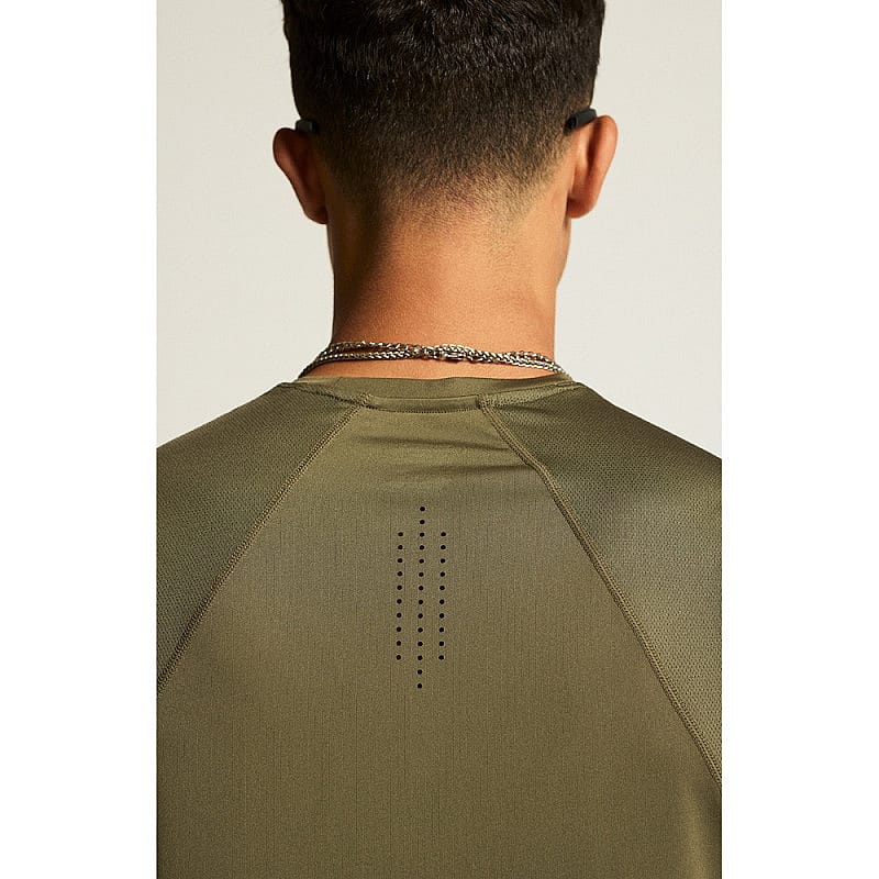 120136-Craft-ADV-Essence-2-hardloopshirt-mouwloos-groen-heren-afbeelding-7